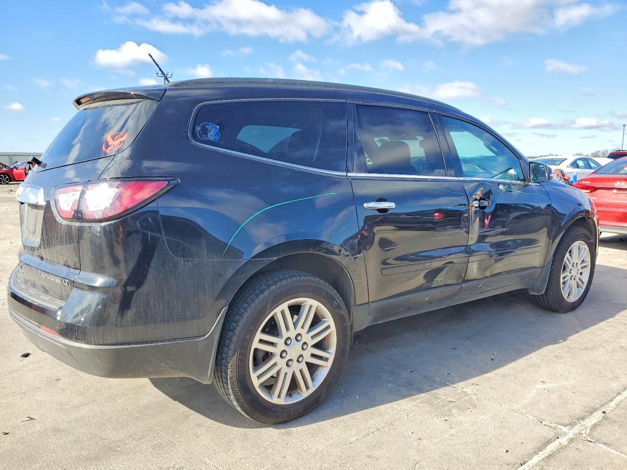 2014 CHEVROLET TRAVERSE LT photo 3