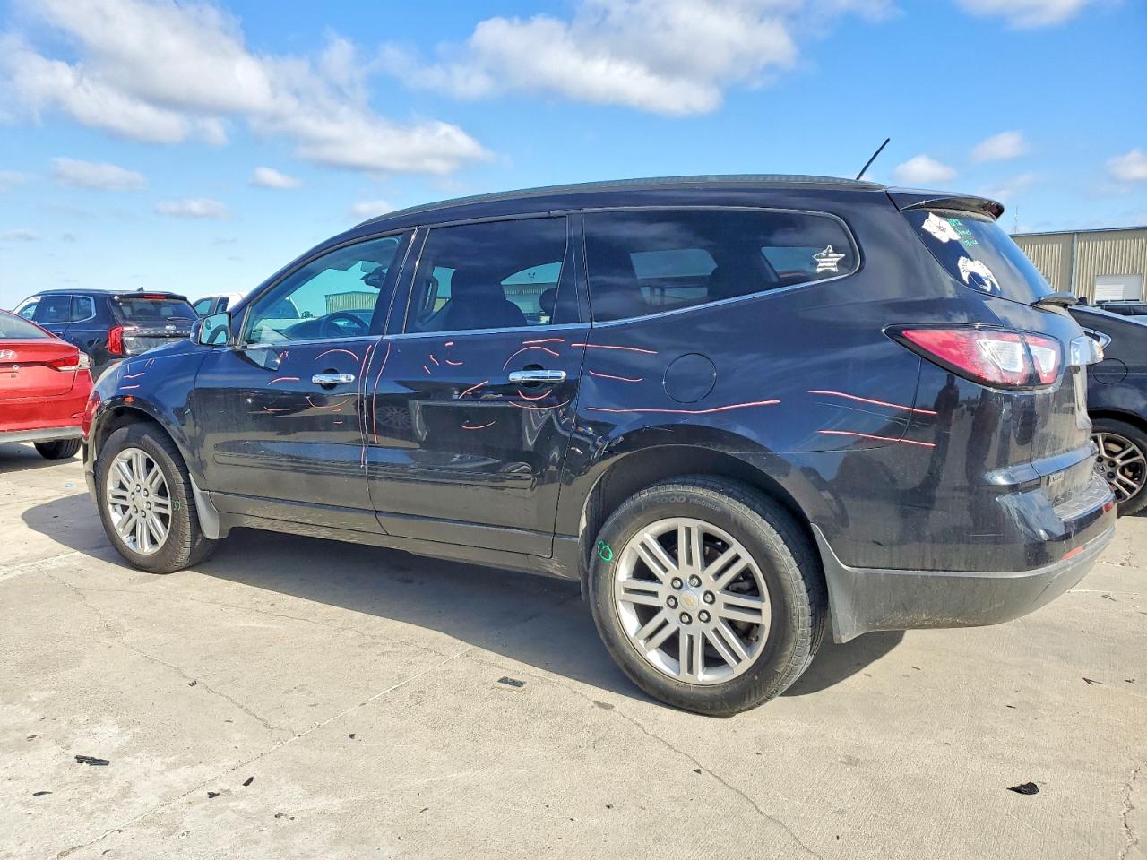 2014 CHEVROLET TRAVERSE LT photo 2
