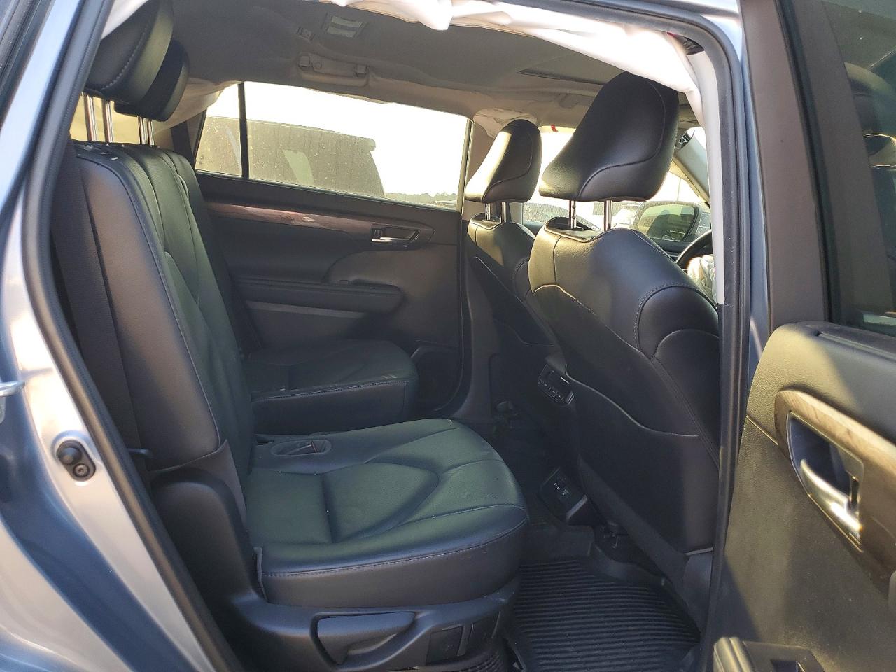 2021 TOYOTA HIGHLANDER HYBRID LIMITED photo 10
