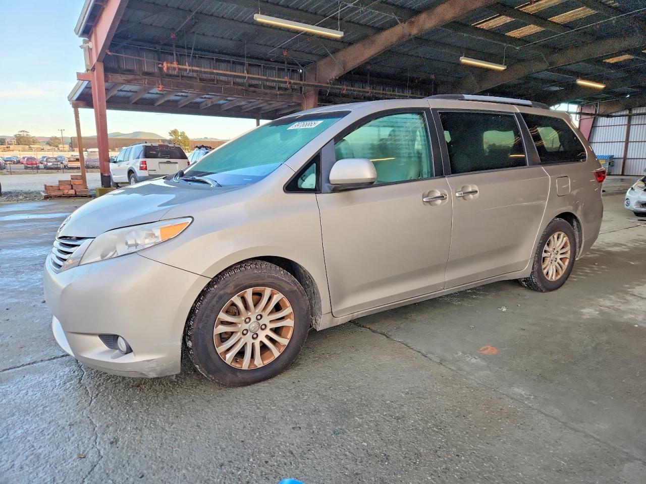 2015 TOYOTA SIENNA