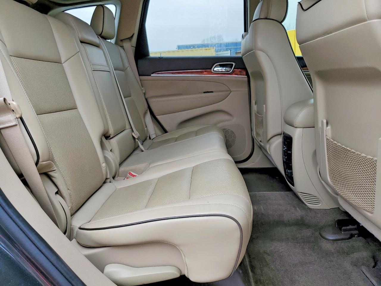 2011 JEEP GRAND CHEROKEE OVERLAND photo 11