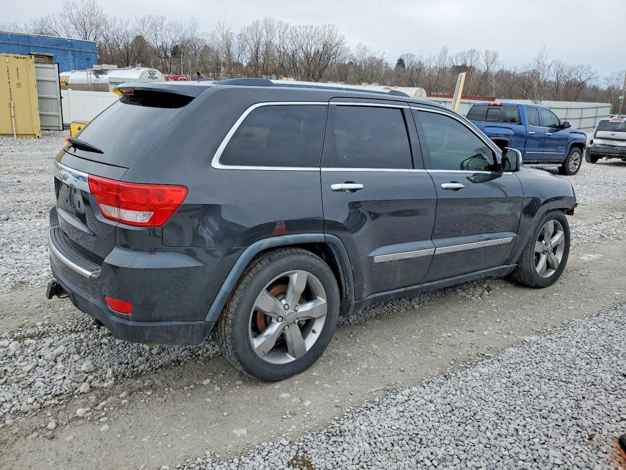 2011 JEEP GRAND CHEROKEE OVERLAND photo 3