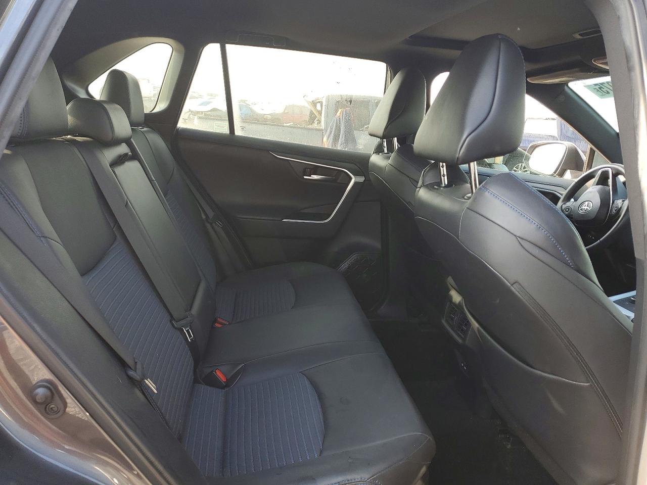 2022 TOYOTA RAV4 XSE photo 11