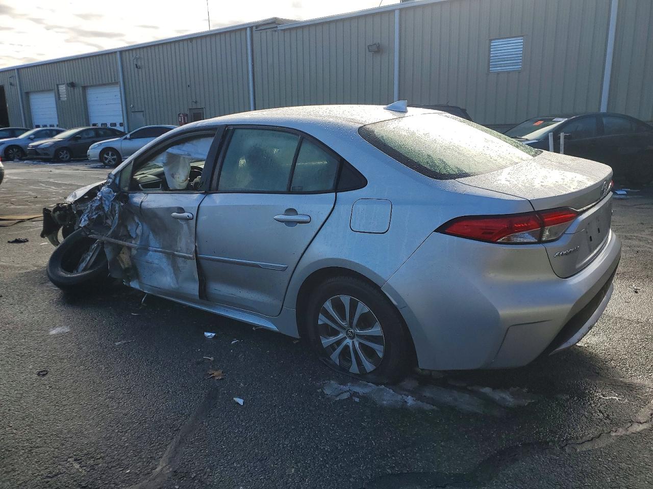 2021 TOYOTA COROLLA LE photo 2