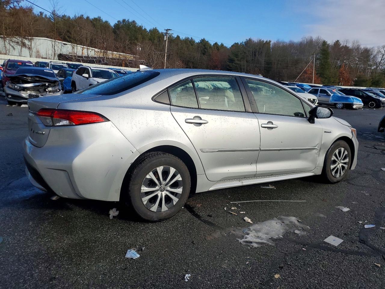 2021 TOYOTA COROLLA LE photo 3