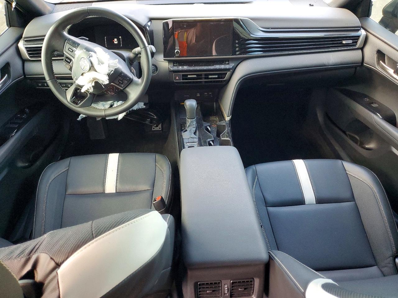 2025 TOYOTA CAMRY XSE photo 8