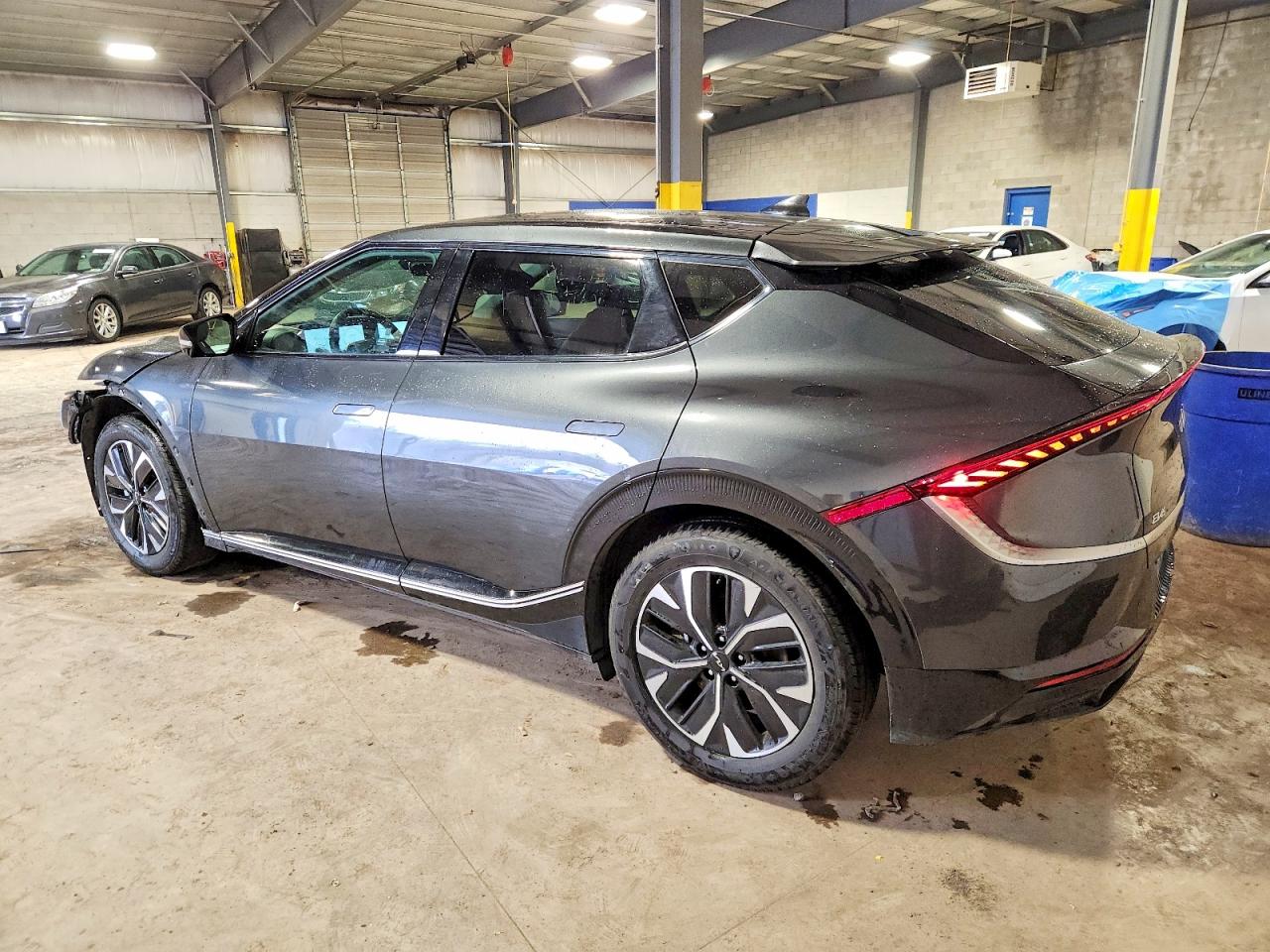 2024 KIA EV6 LIGHT photo 2
