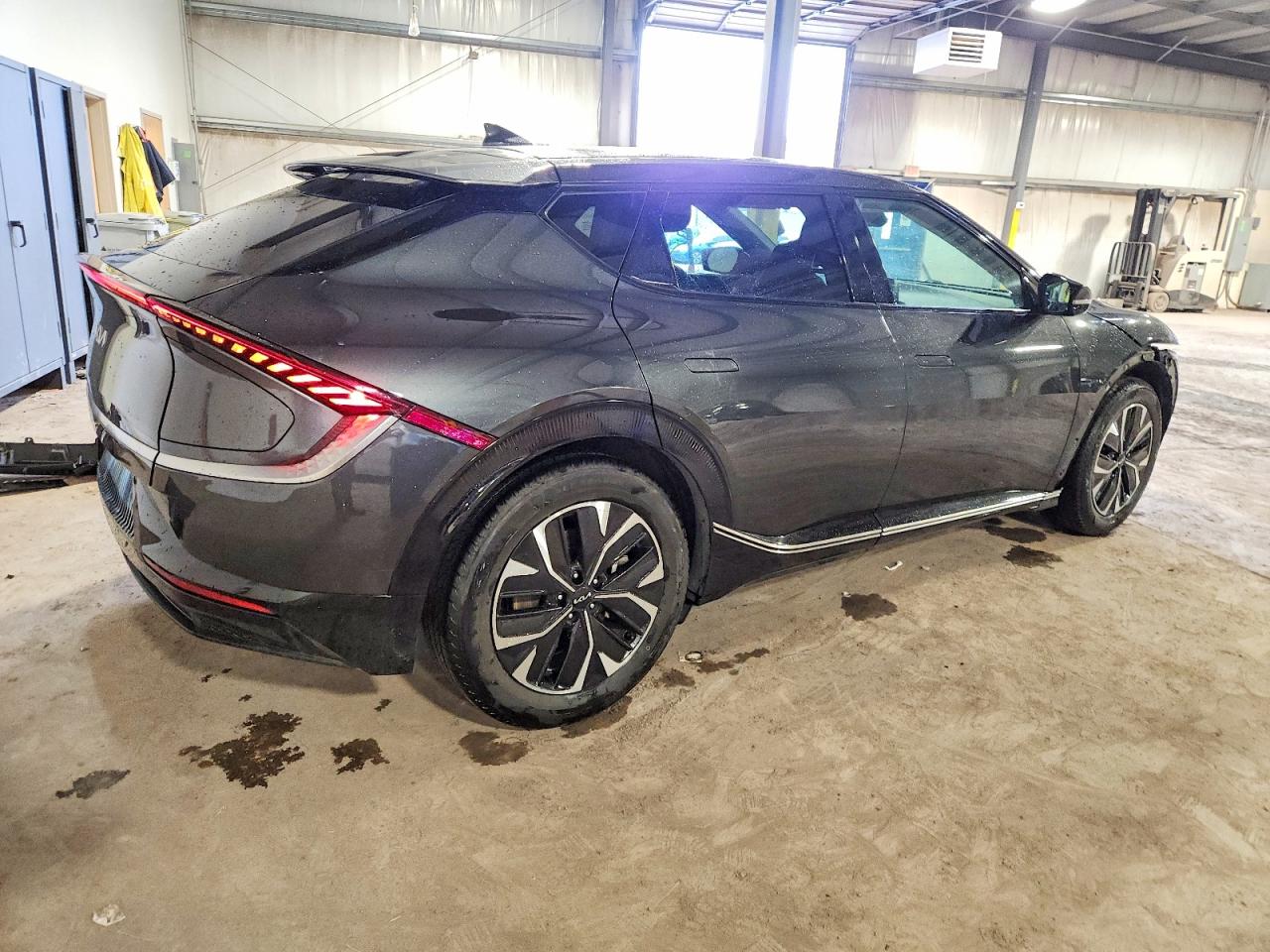 2024 KIA EV6 LIGHT photo 3