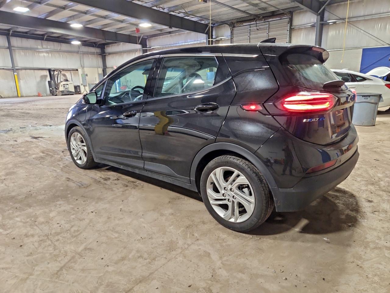 2023 CHEVROLET BOLT EV 1LT photo 2