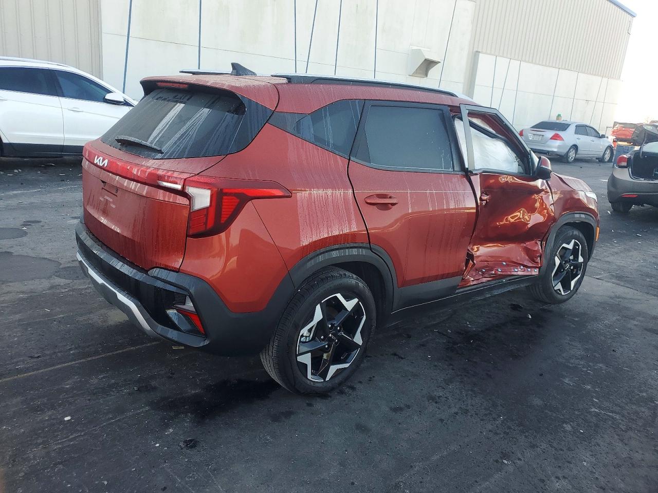 2025 KIA SELTOS S photo 3