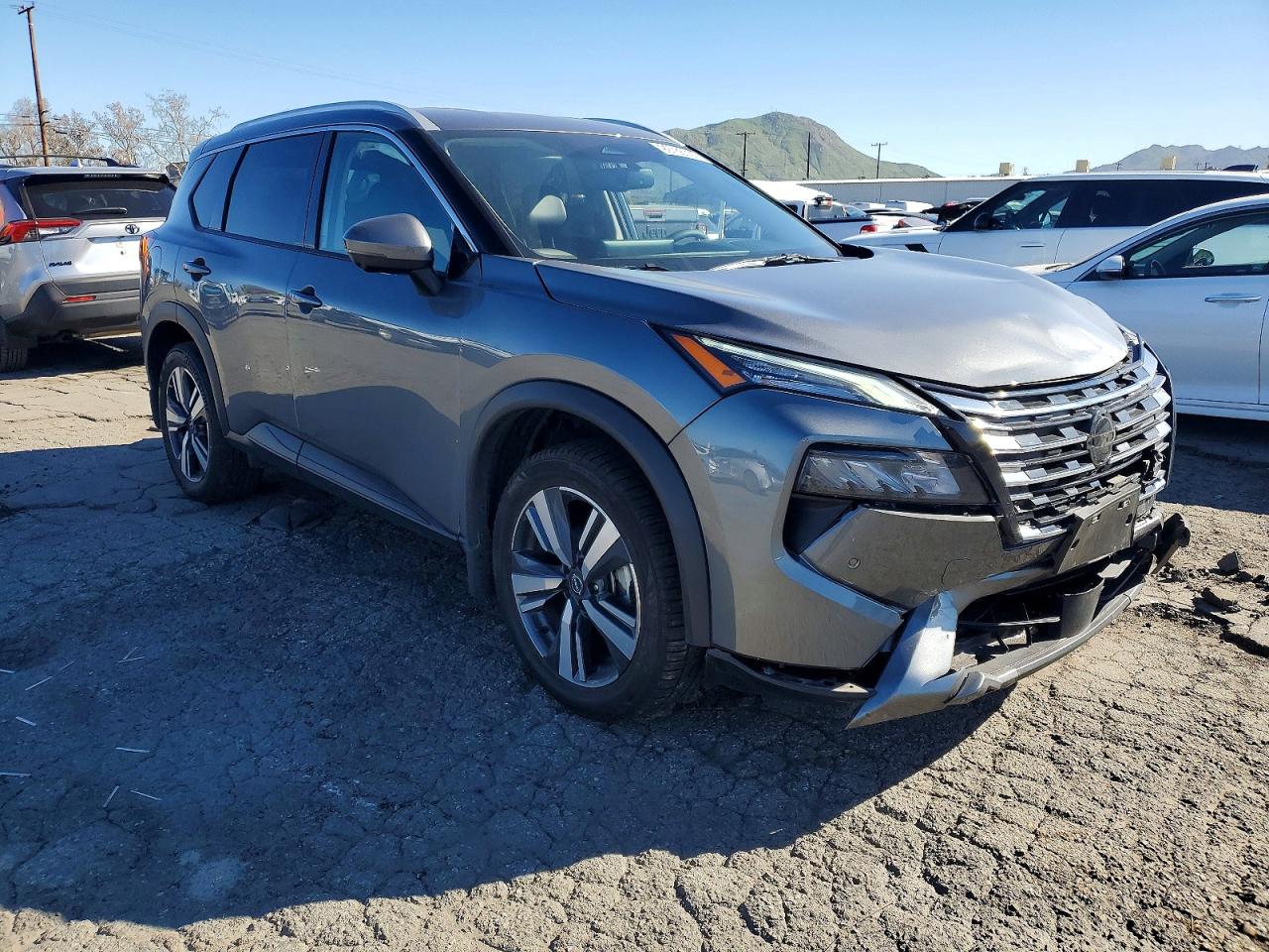 2025 NISSAN ROGUE SL photo 4