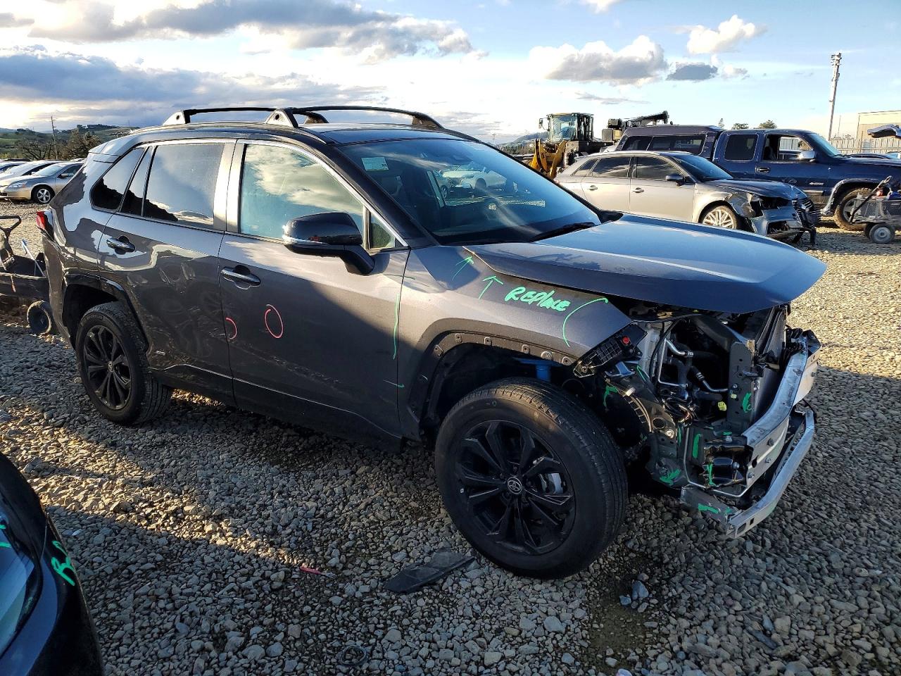 2024 TOYOTA RAV4 XSE photo 4