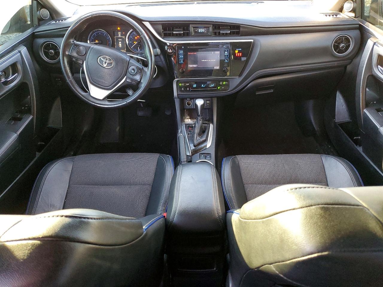 2018 TOYOTA COROLLA L photo 8