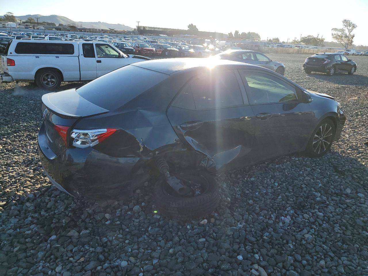 2018 TOYOTA COROLLA L photo 3
