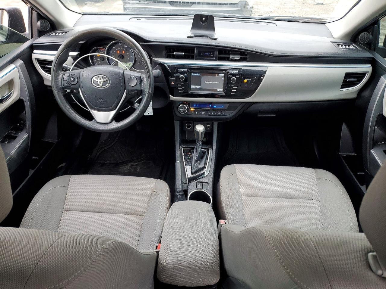 2015 TOYOTA COROLLA L photo 8