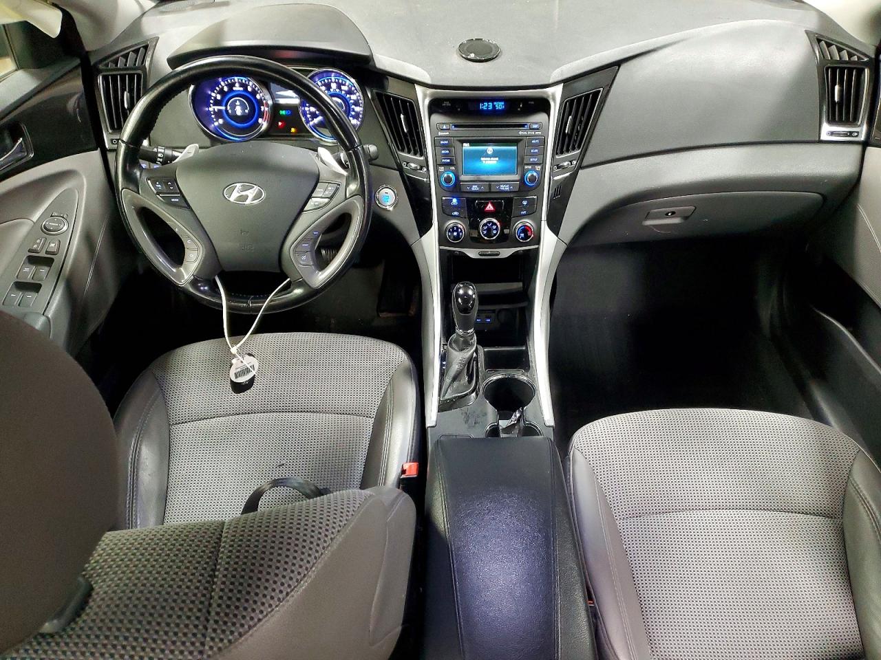 2014 HYUNDAI SONATA SE photo 8