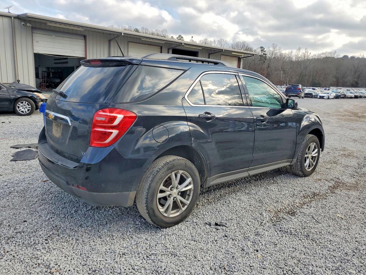 2017 CHEVROLET EQUINOX LT photo 3