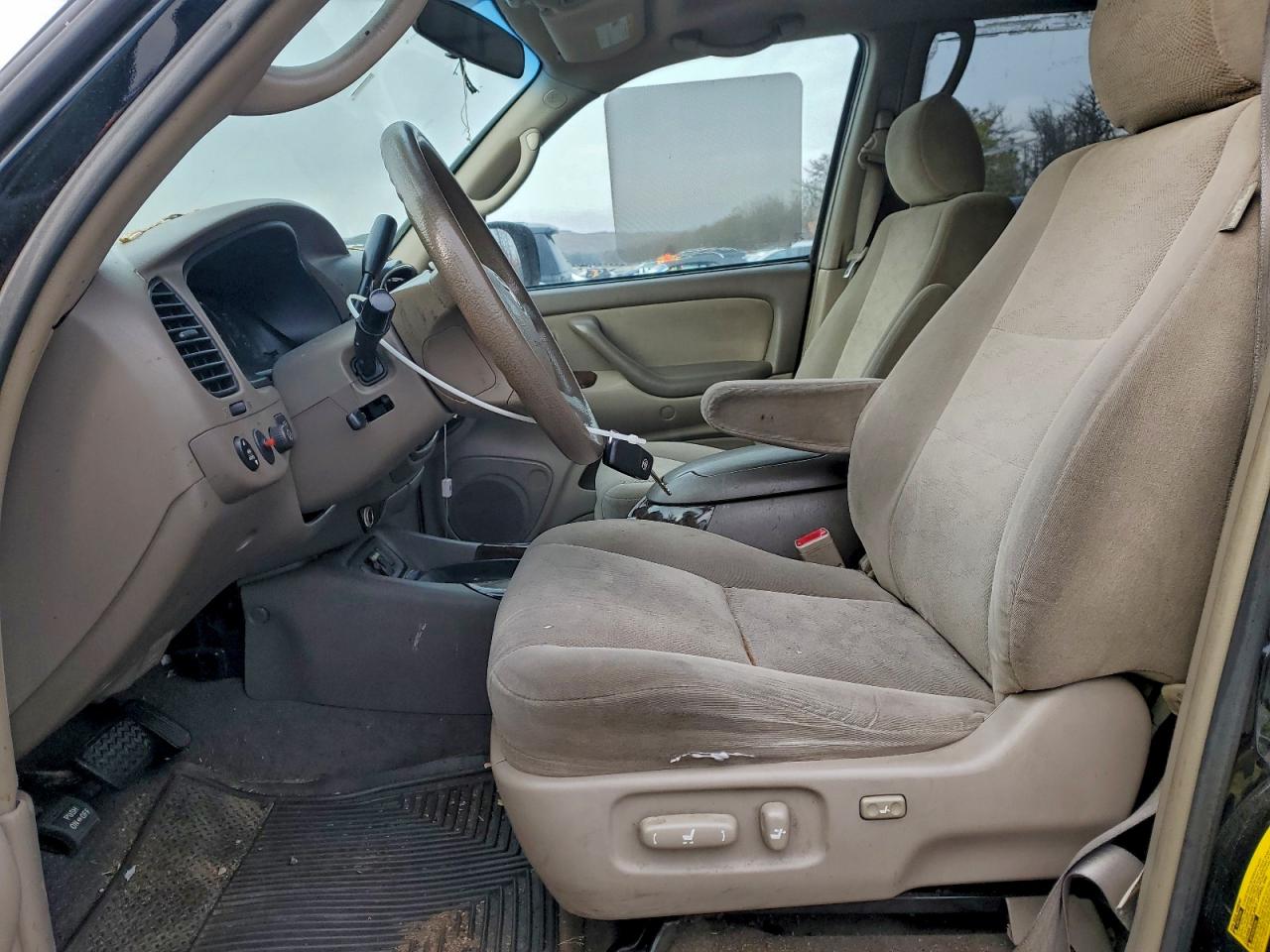 2005 TOYOTA SEQUOIA SR5 photo 13