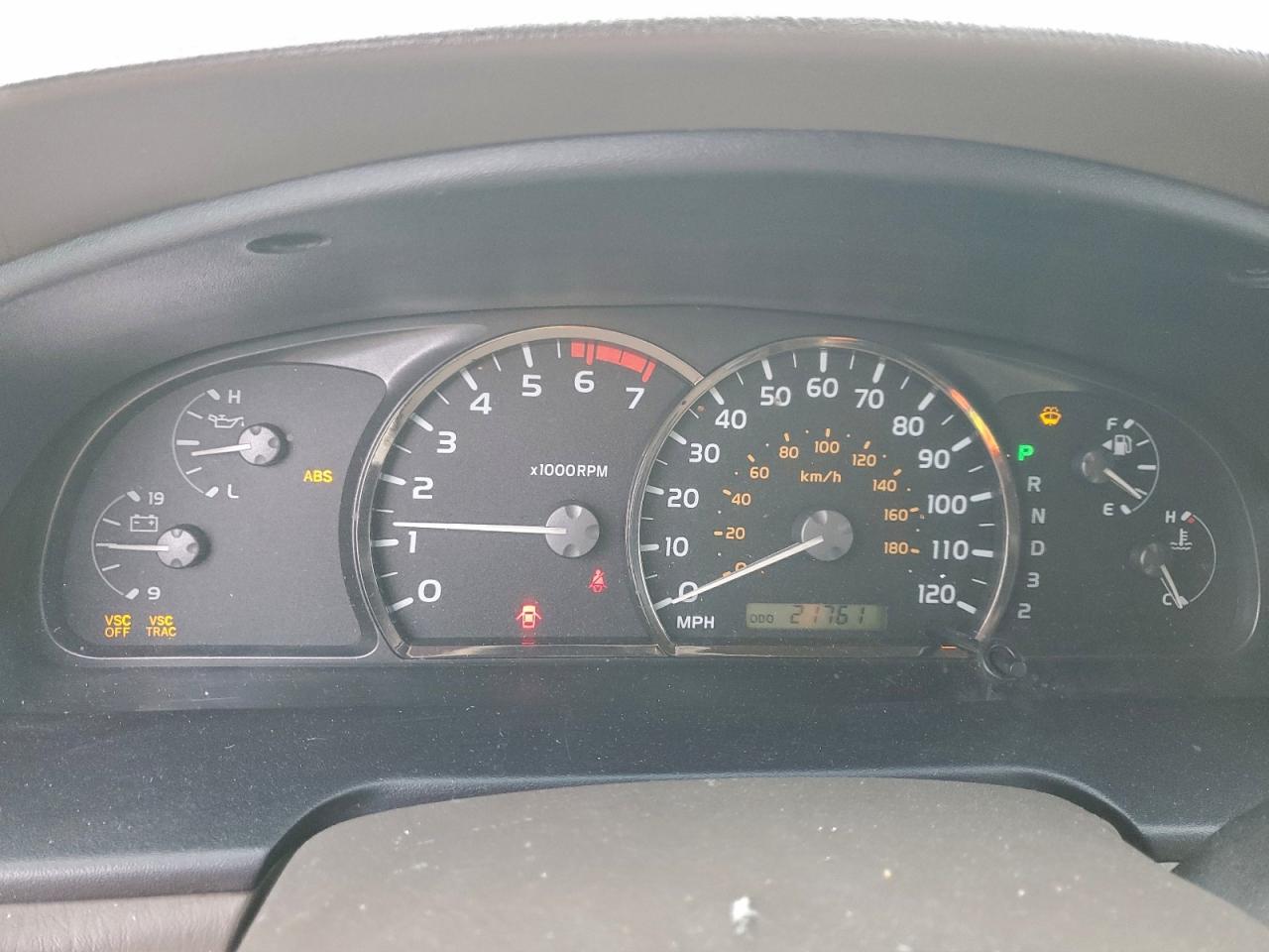 2005 TOYOTA SEQUOIA SR5 photo 17