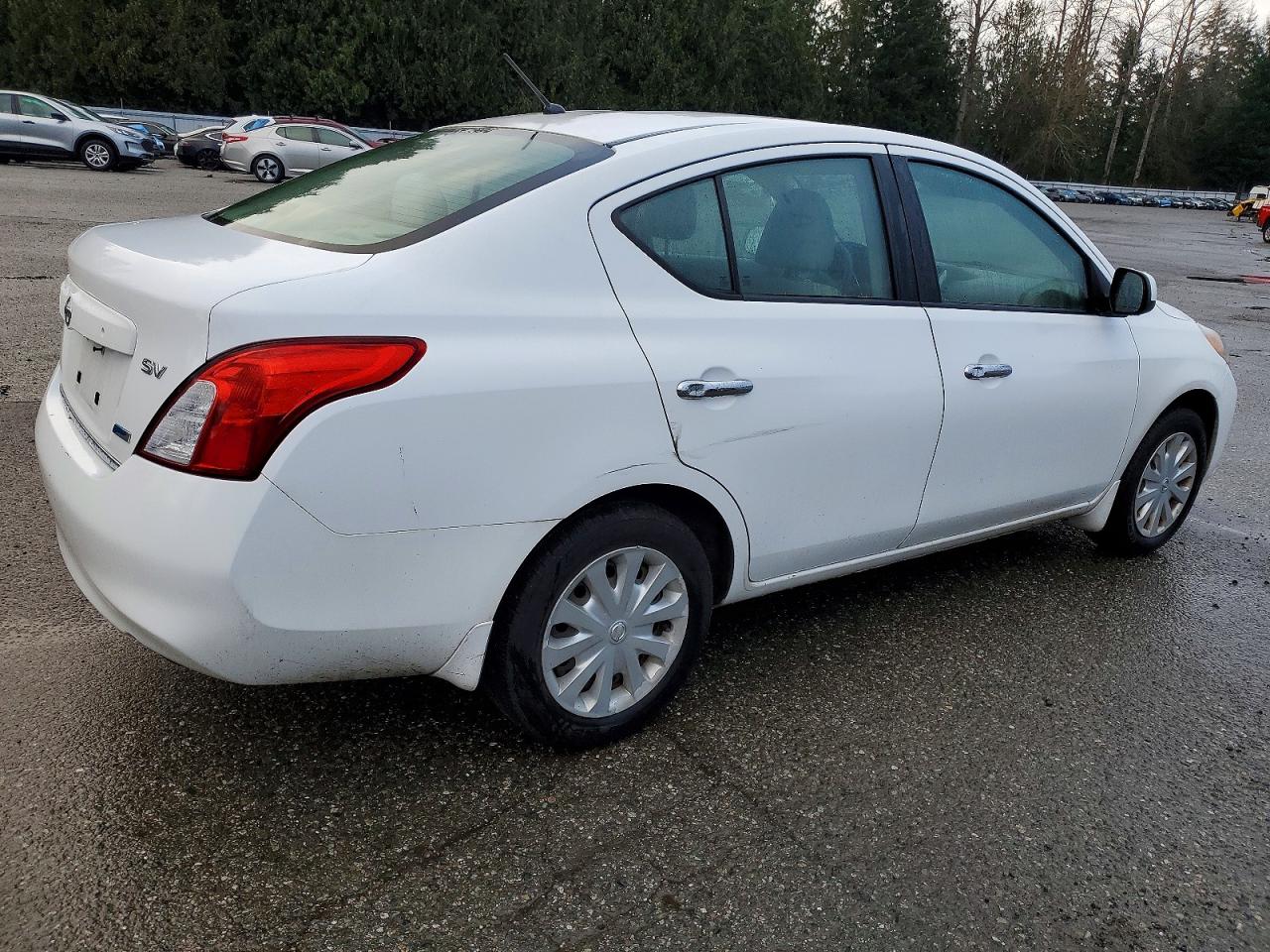 2012 NISSAN VERSA S photo 3