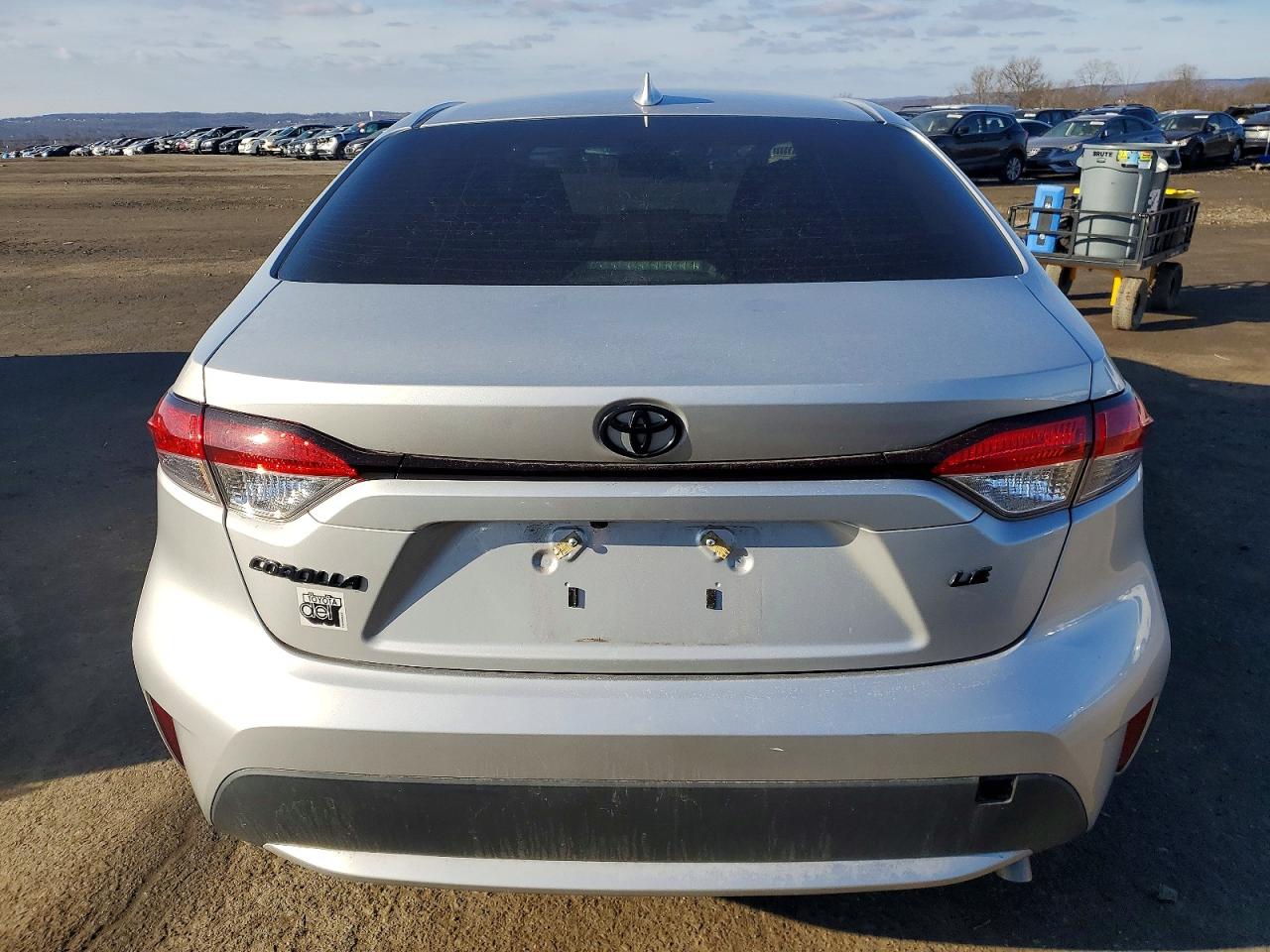 2022 TOYOTA COROLLA LE photo 6
