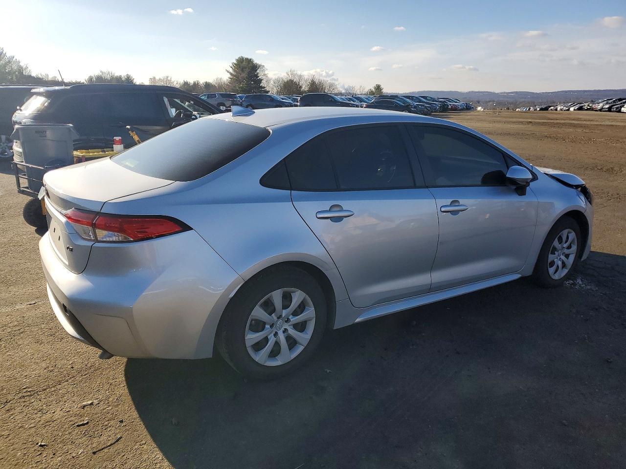 2022 TOYOTA COROLLA LE photo 3