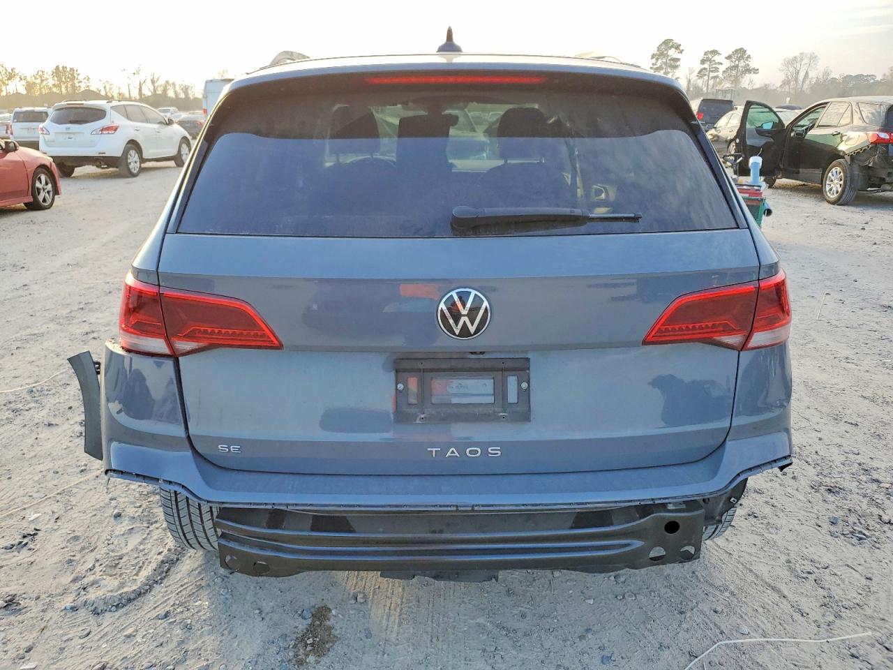 2024 VOLKSWAGEN TAOS SE photo 6