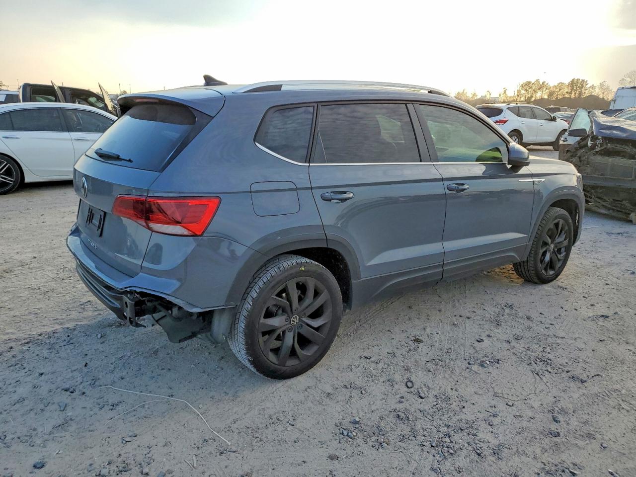 2024 VOLKSWAGEN TAOS SE photo 3