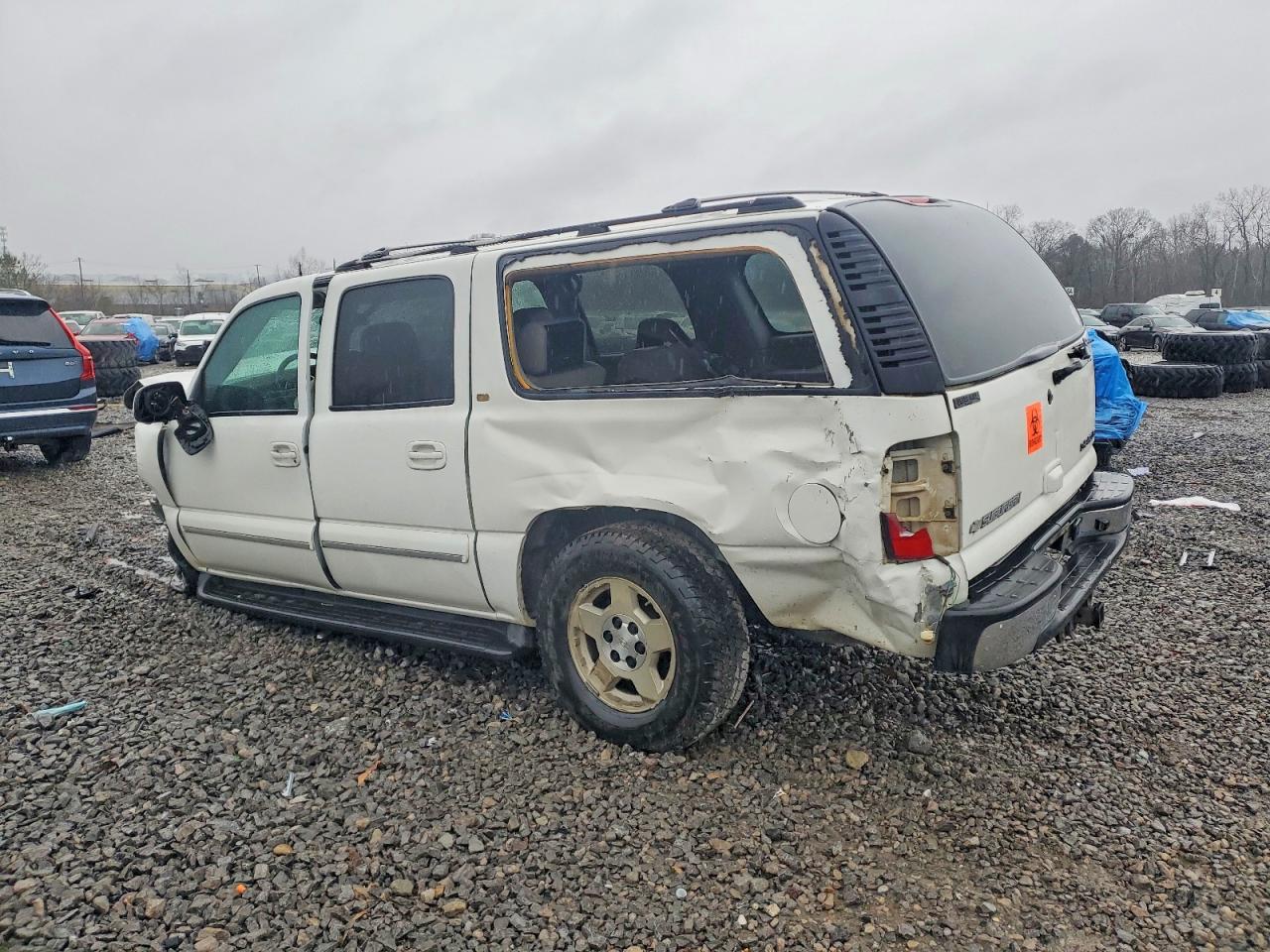 2004 CHEVROLET SUBURBAN C1500 photo 2
