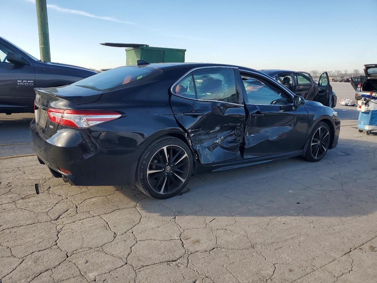2020 TOYOTA CAMRY XSE photo 3