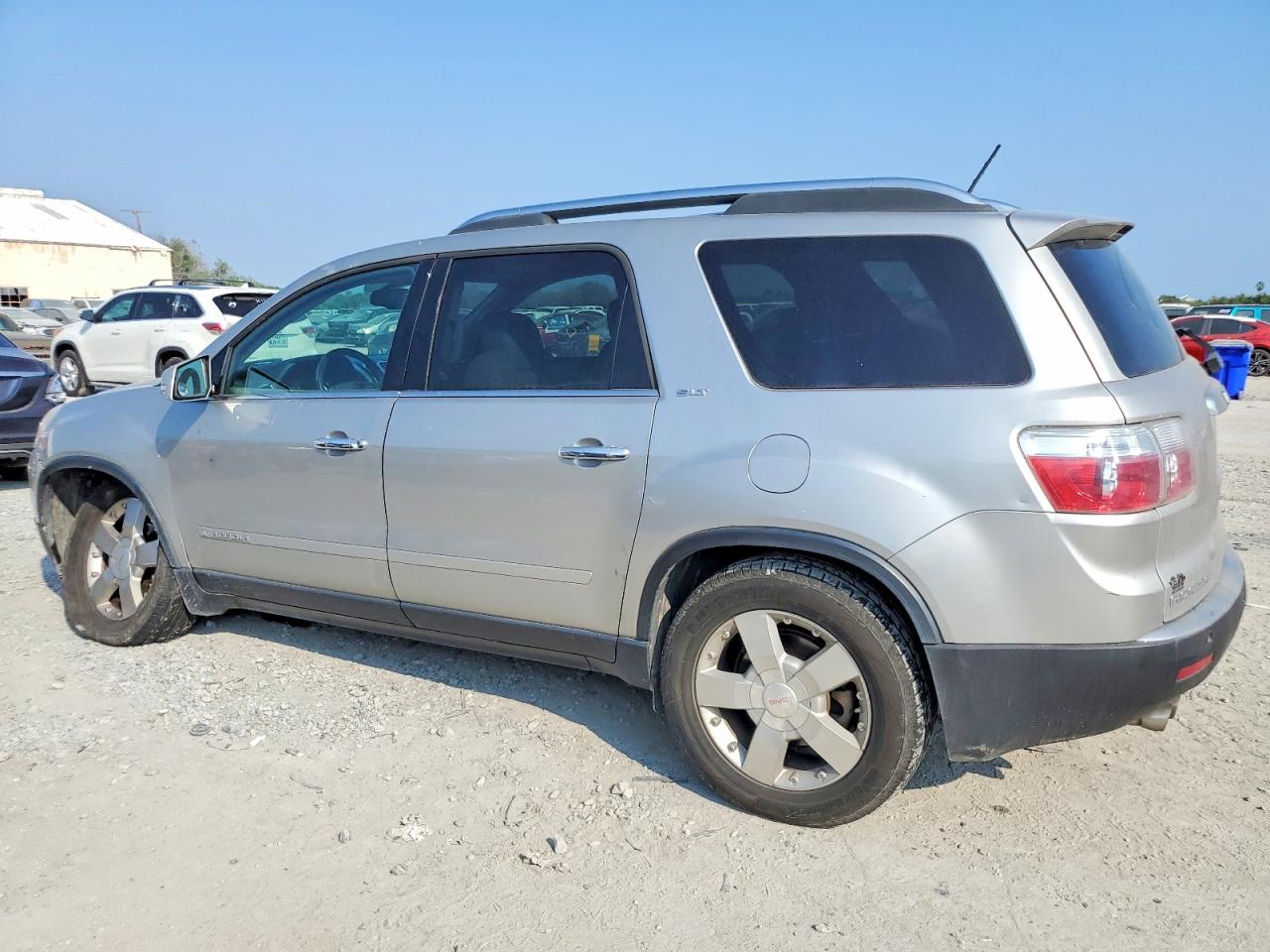 2007 GMC ACADIA SLT-2 photo 2