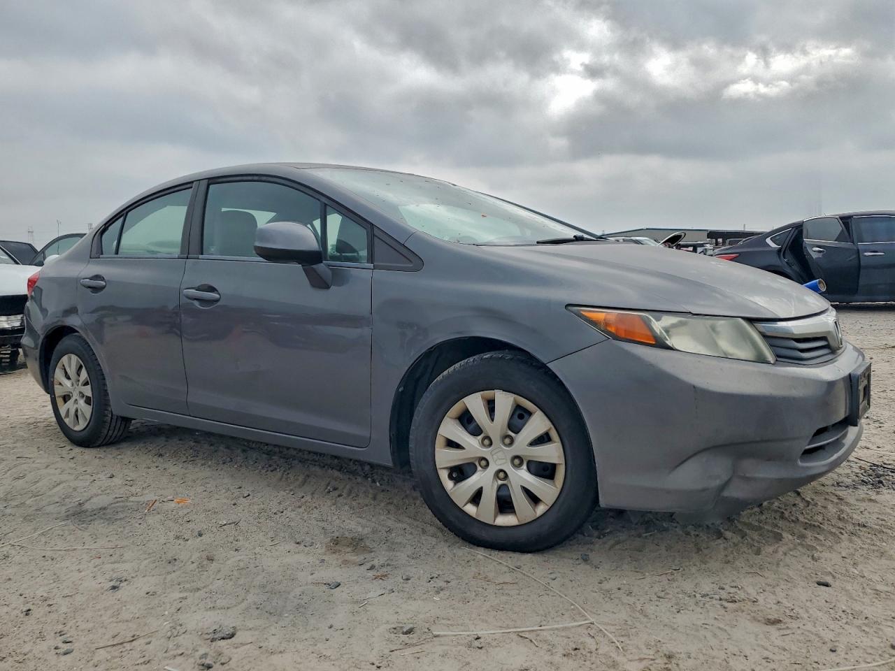 2012 HONDA CIVIC LX photo 4