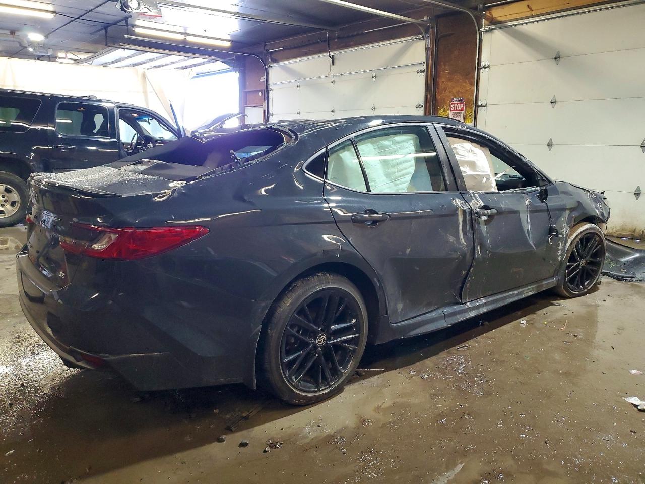 2025 TOYOTA CAMRY photo 3