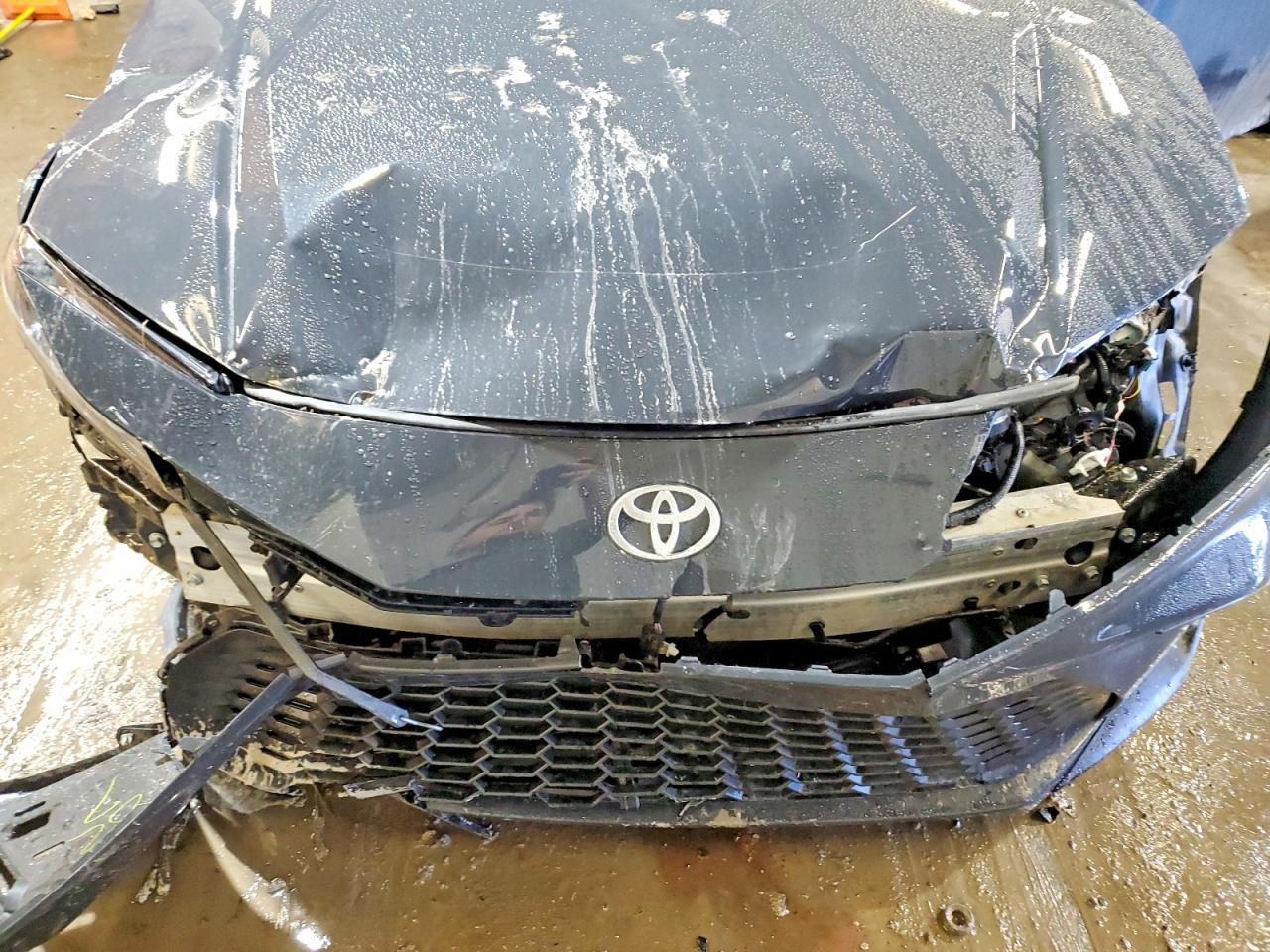 2025 TOYOTA CAMRY photo 11