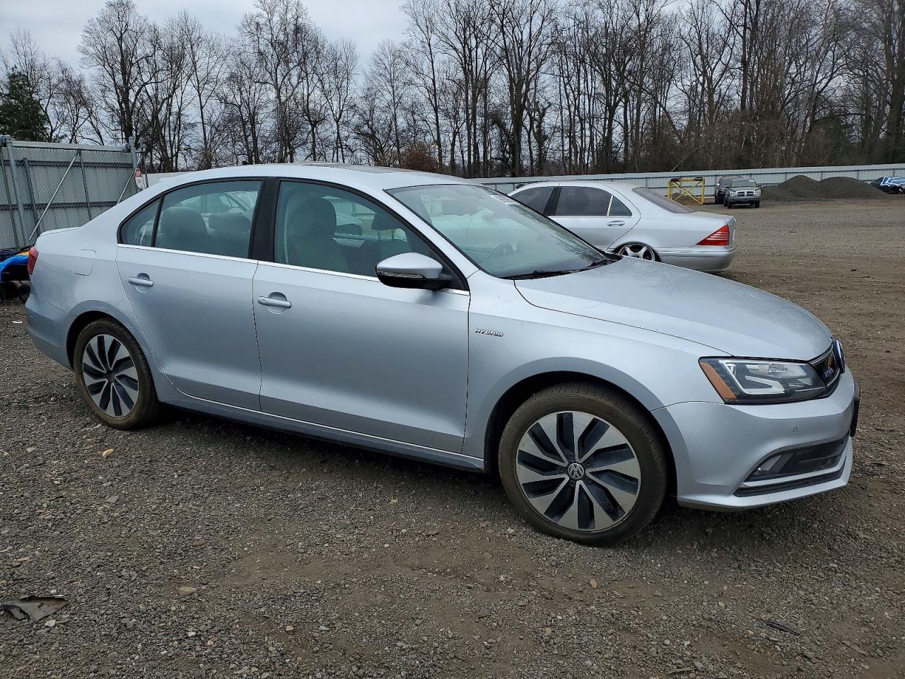 2016 VOLKSWAGEN JETTA HYBRID photo 4