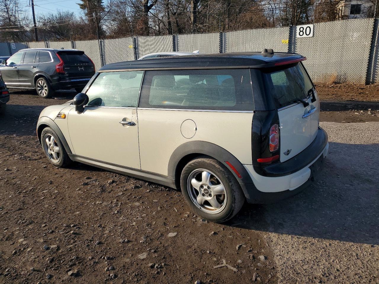 2011 MINI COOPER CLUBMAN photo 2