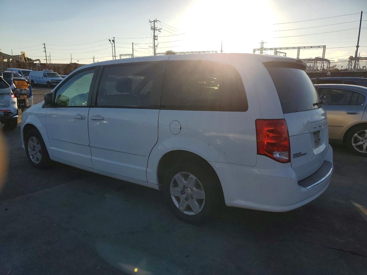 2012 DODGE GRAND CARAVAN SE photo 2