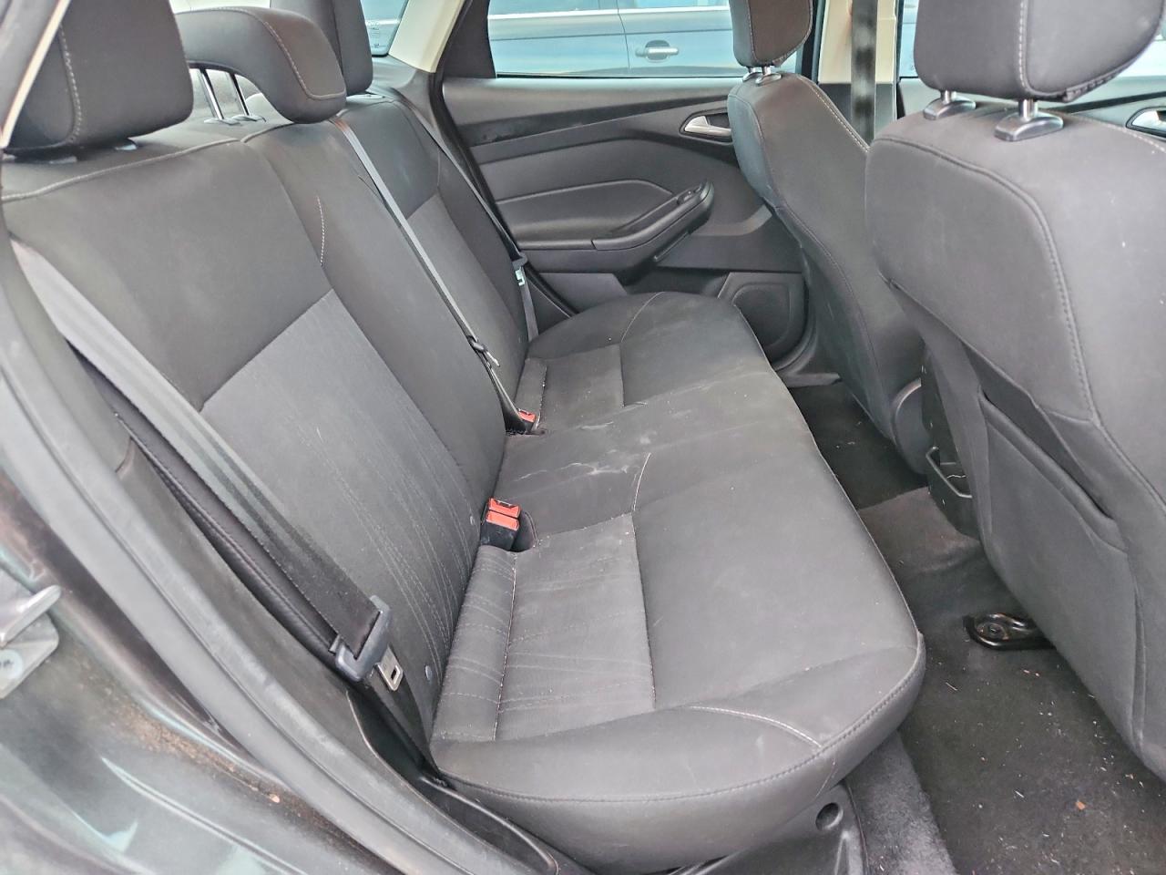2018 FORD FOCUS SE photo 10
