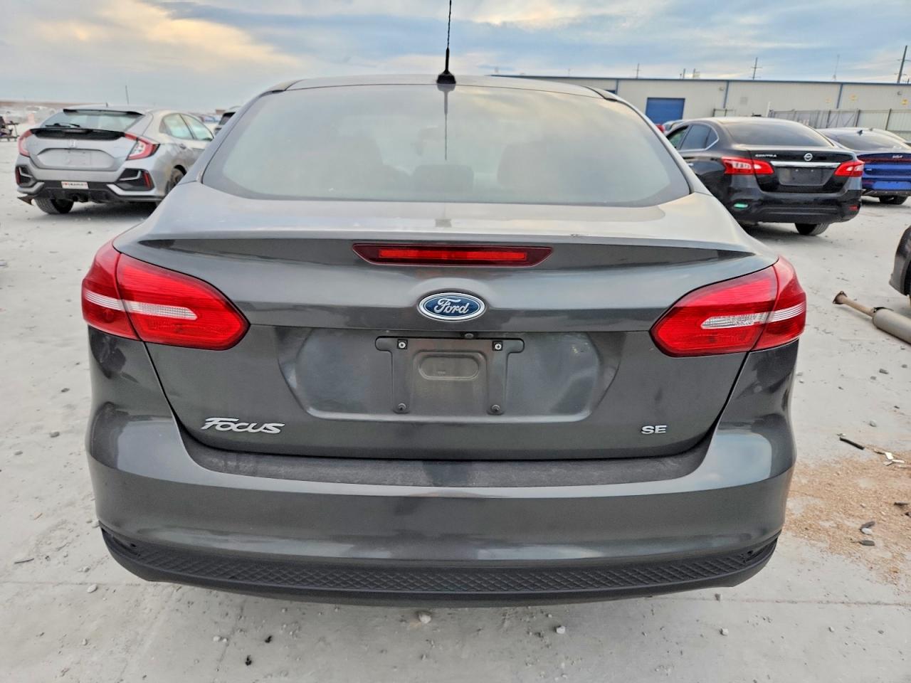 2018 FORD FOCUS SE photo 6