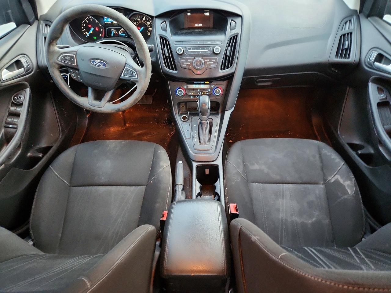 2018 FORD FOCUS SE photo 8