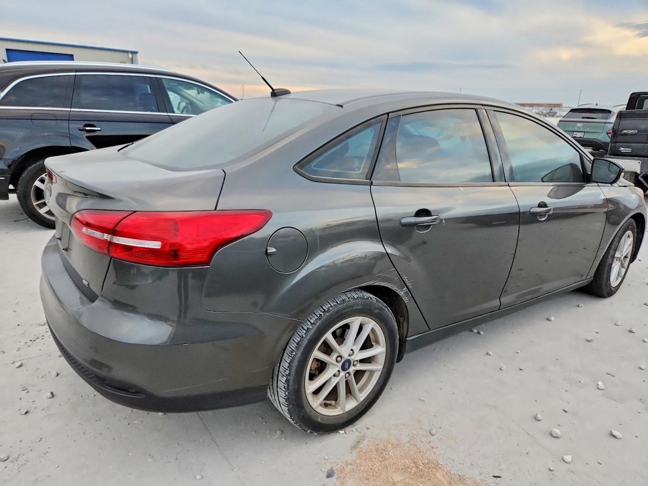 2018 FORD FOCUS SE photo 3