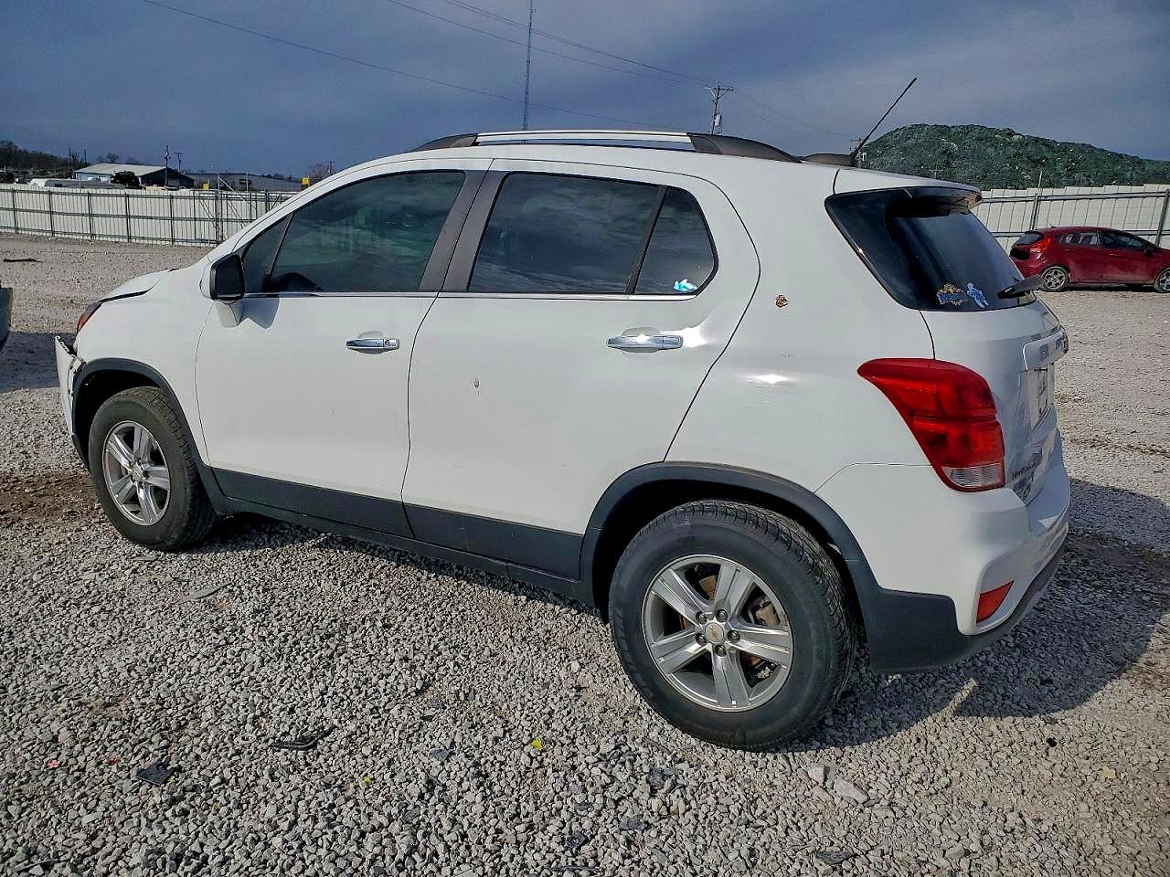 2019 CHEVROLET TRAX 1LT photo 2