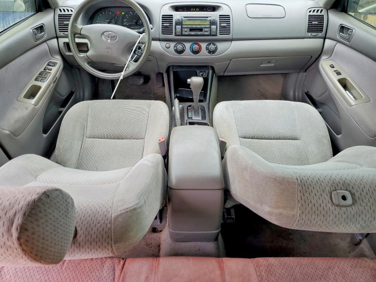 2004 TOYOTA CAMRY LE photo 8