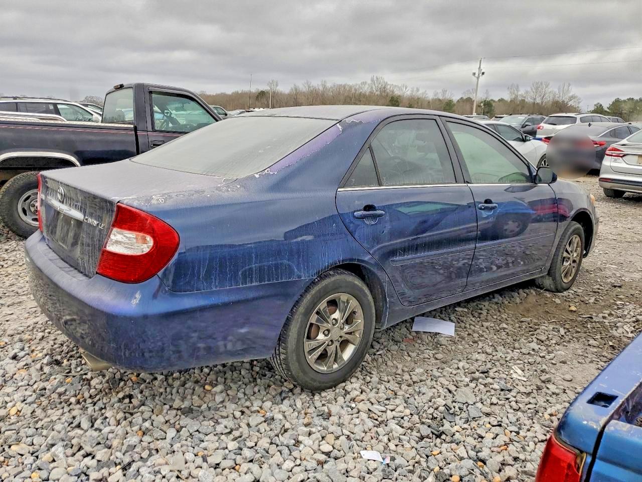 2004 TOYOTA CAMRY LE photo 3