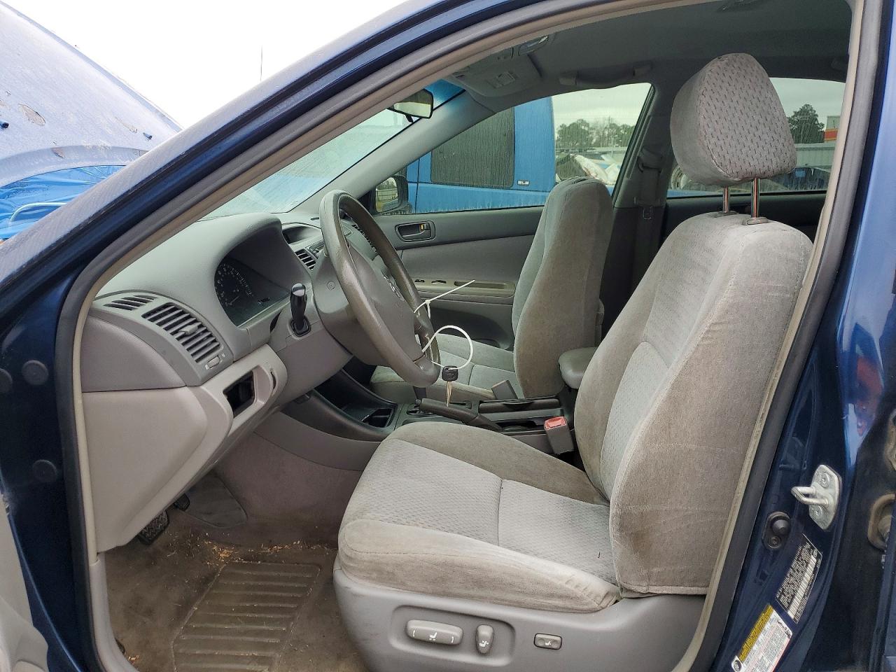 2004 TOYOTA CAMRY LE photo 7
