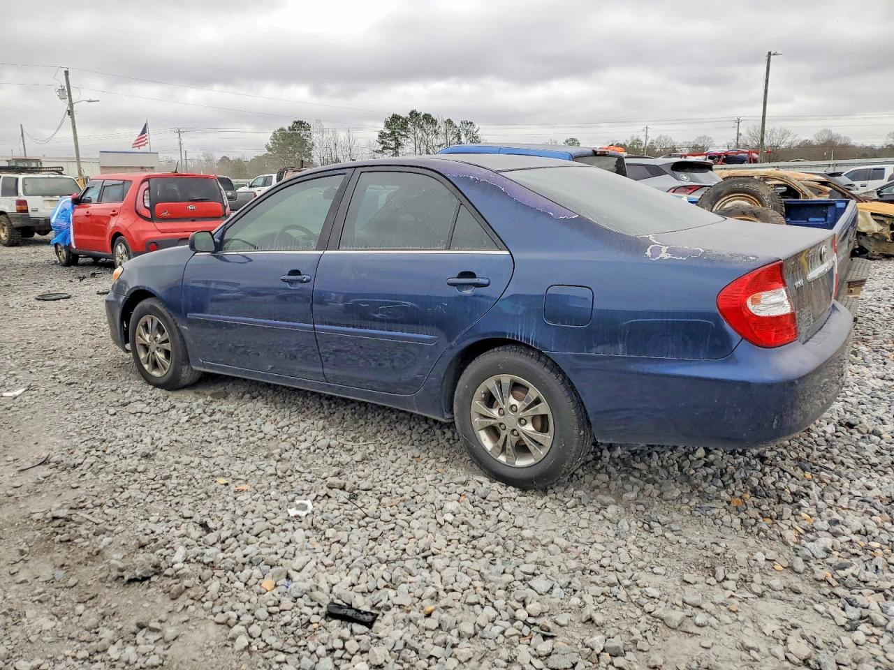 2004 TOYOTA CAMRY LE photo 2