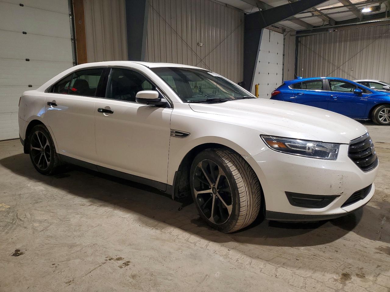 2016 FORD TAURUS SEL photo 4