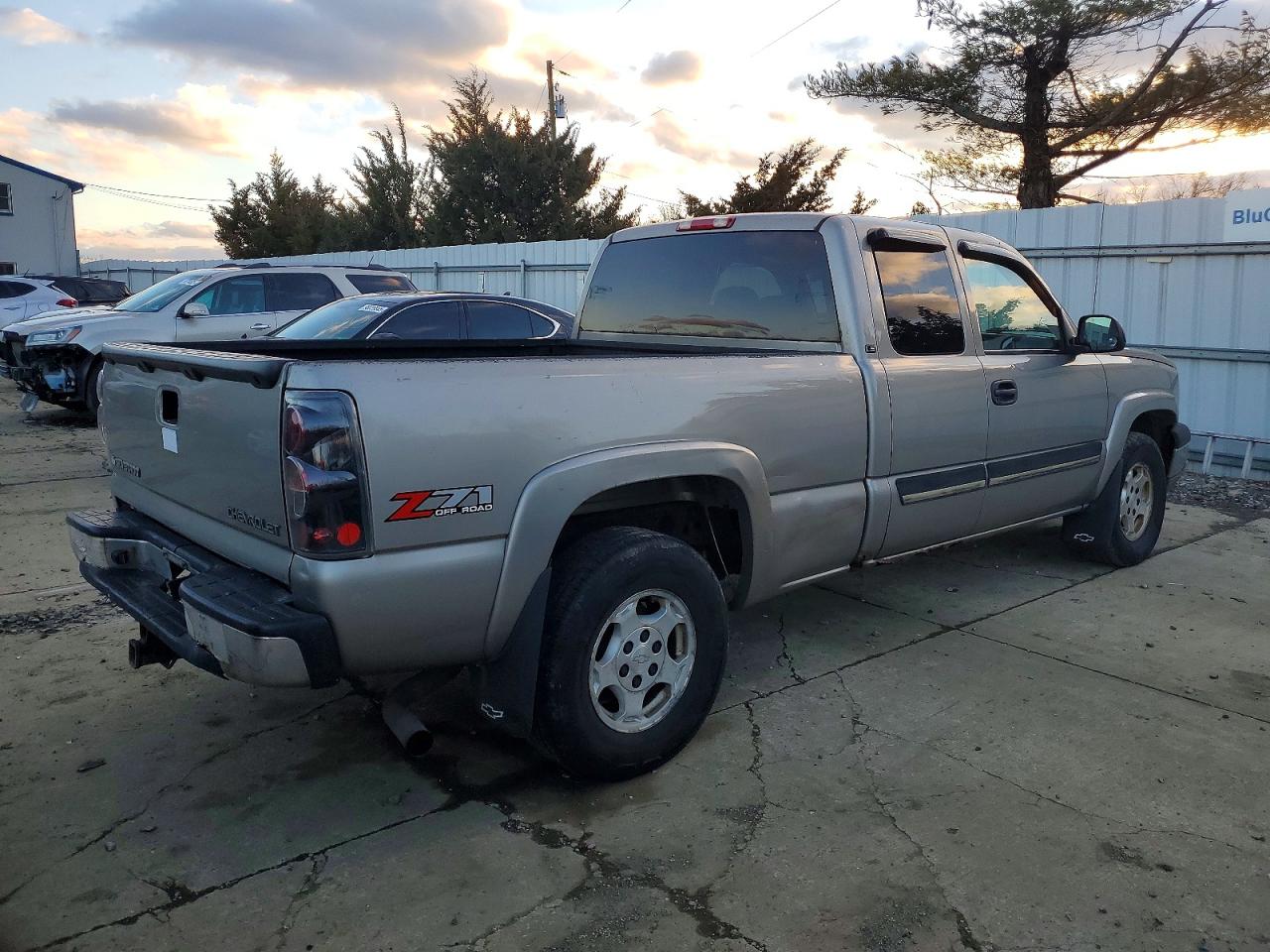 2003 CHEVROLET SILVERADO K1500 photo 3