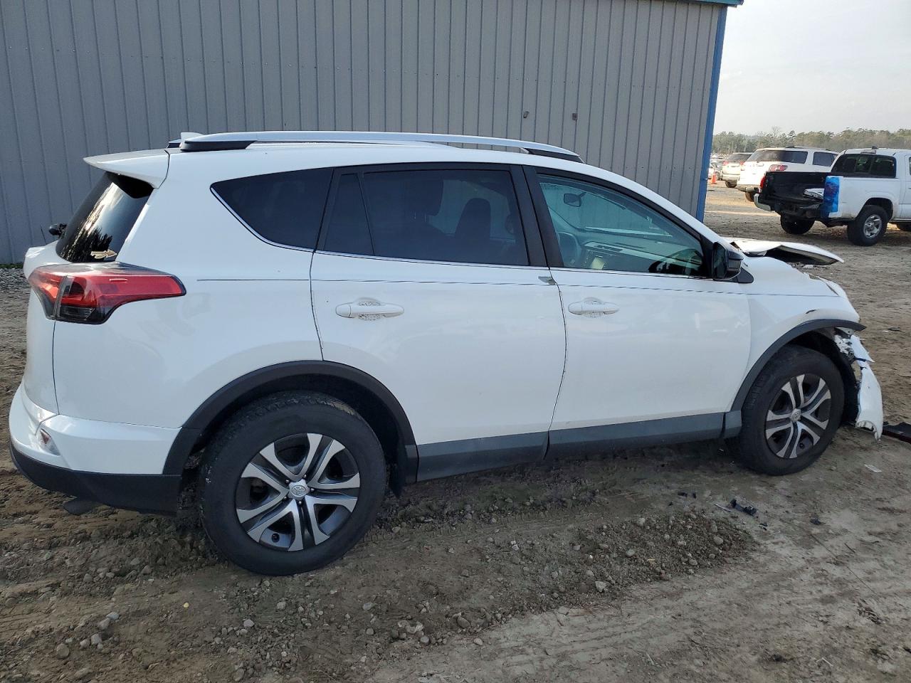 2016 TOYOTA RAV4 LE photo 3