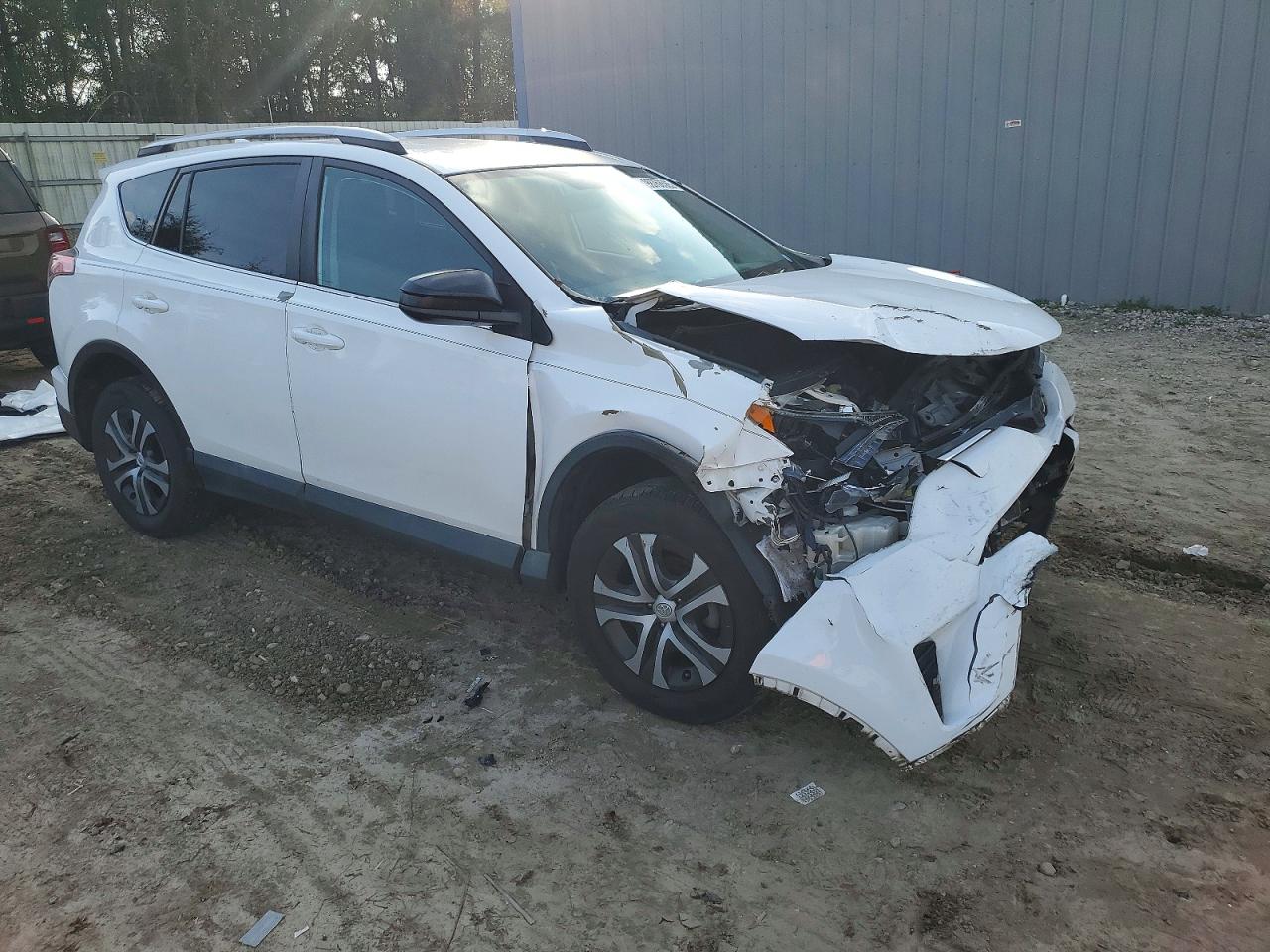 2016 TOYOTA RAV4 LE photo 4